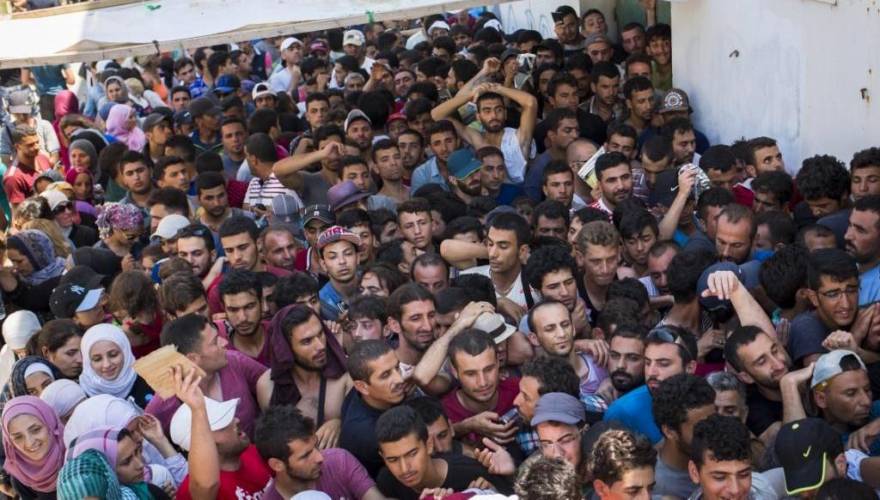 Ανταρσία στη Λέσβο: Οι πρόσφυγες αρνούνται να μπουν στο πολεμικό πλοίο